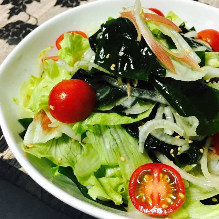 たっぷり食べたい!新玉ねぎとワカメのサラダ☆レタス